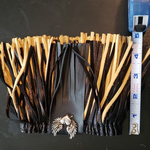 Leather Tassel Heart With Wings Armband - Picture 4 of 5